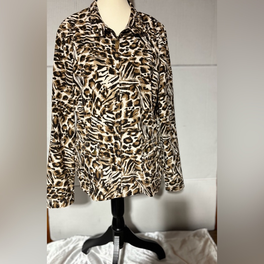 Chico’s Zenergy, size 2 (12-14) animal print long sleeve zip front jacket